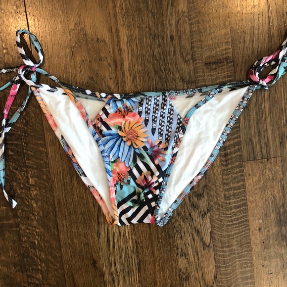 Multi Print String Bikini - Picture 3 of 4